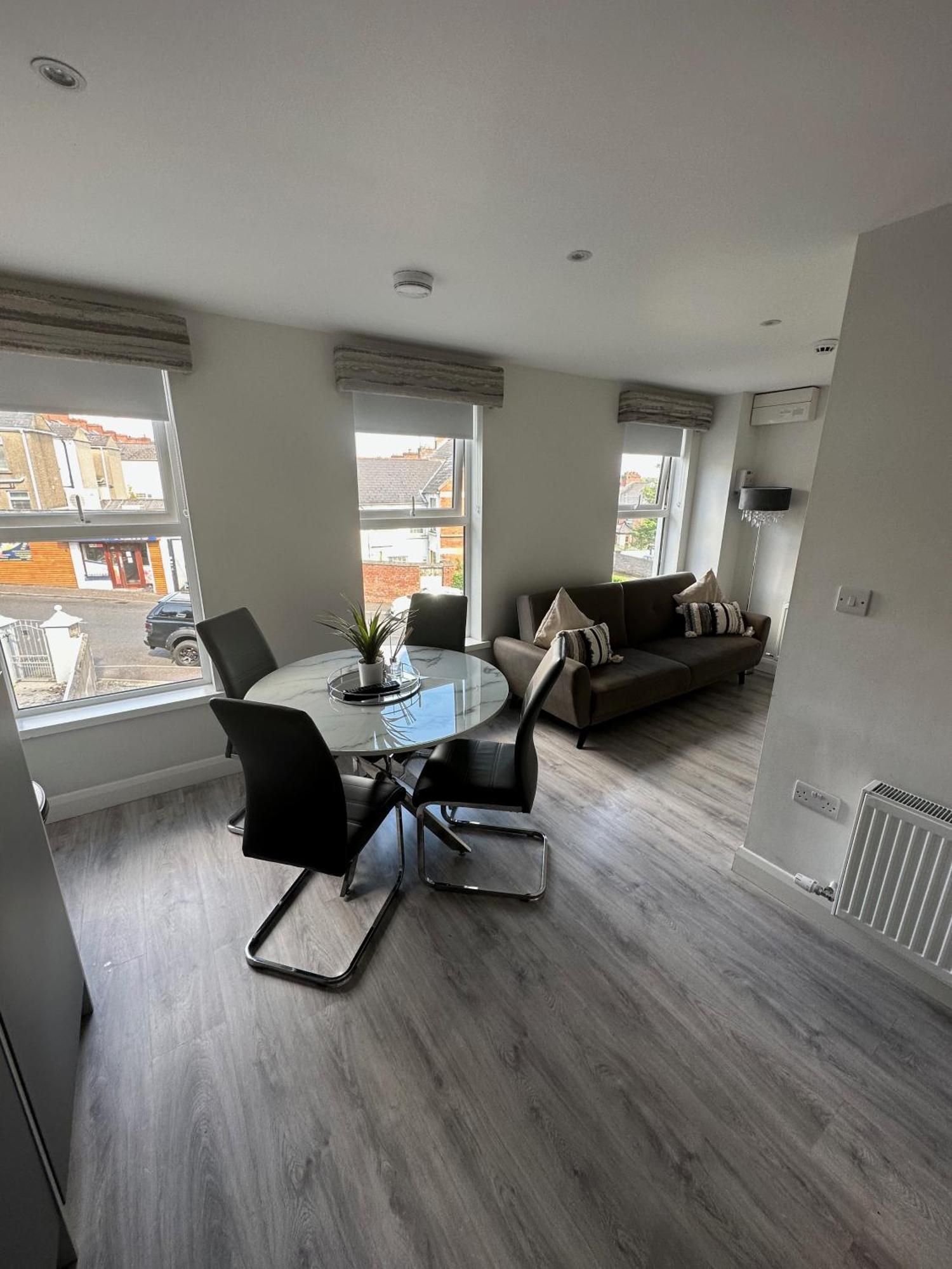 Westland Suites - Stylish, Modern, Elegant, Central Apartments A Londonderry Εξωτερικό φωτογραφία